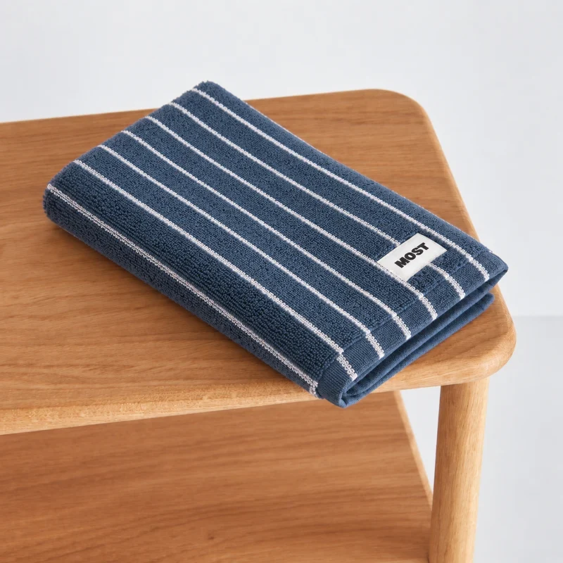 Serviette de bain • Rayures bleues et blanches