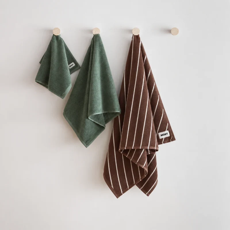 Serviette de bain • Rayures marrons et blanches