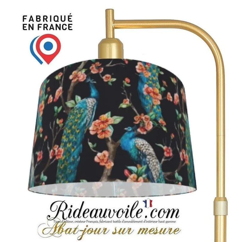 Fabrication d'abat-jour sur mesure tissu imprimé oiseaux paon coloré fond noir