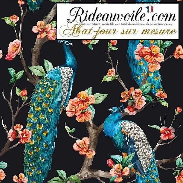 Fabrication d'abat-jour sur mesure tissu imprimé oiseaux paon coloré fond noir