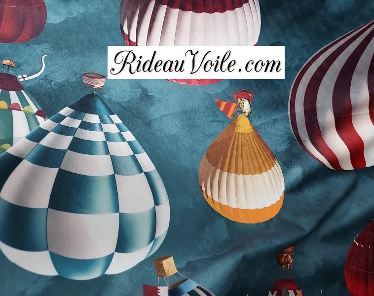 Tissu ameublement velours bleu imprimé montgolfières motifs ballons mètre rideau