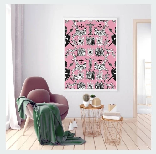 Intemporelle Toile de Jouy au mètre rose Héraldique Croix Ordre des Templiers tissu ameublement