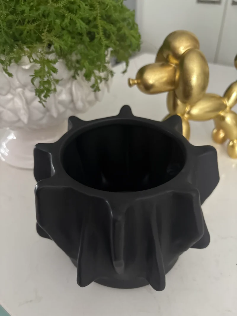 Willow Modern Black Pot - Ceramic