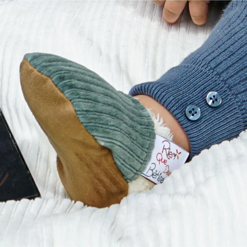 Chaussons bébé velours VERT SAUGE - Rien Que des Bêtises