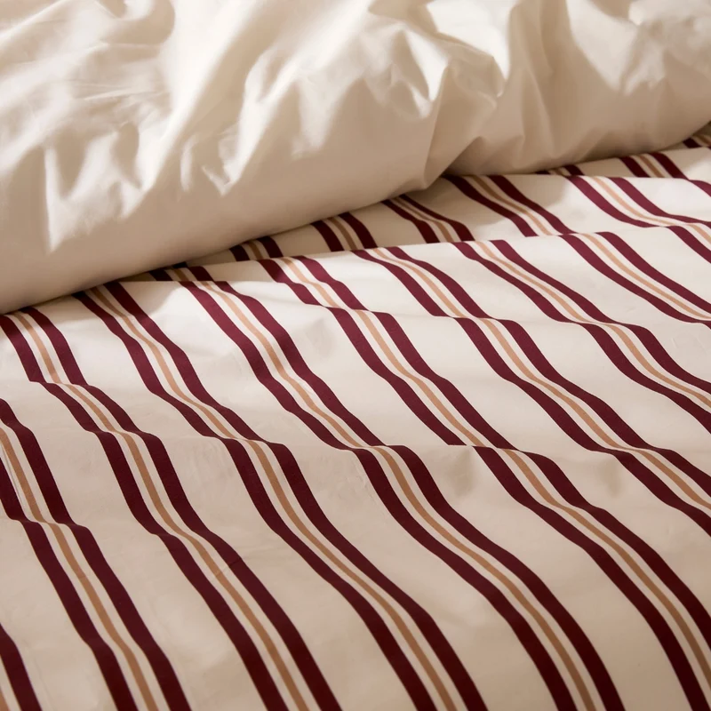 La housse de couette rayures bordeaux et noisette