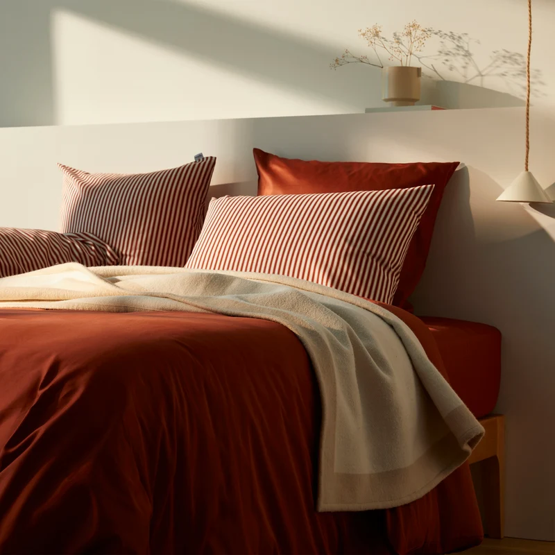La taie d'oreiller en satin de coton bio