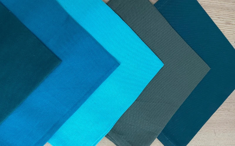 SERVIETTES UNIES COLORIS MER