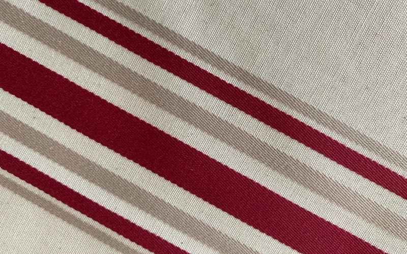 TORCHON "PAYS BASQUE" - Rayures grenat - Broderie au choix